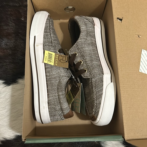 Women’s Roper Shoes - Picture 8 of 8